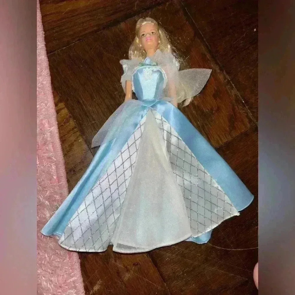 90s Barbie sleeping beauty